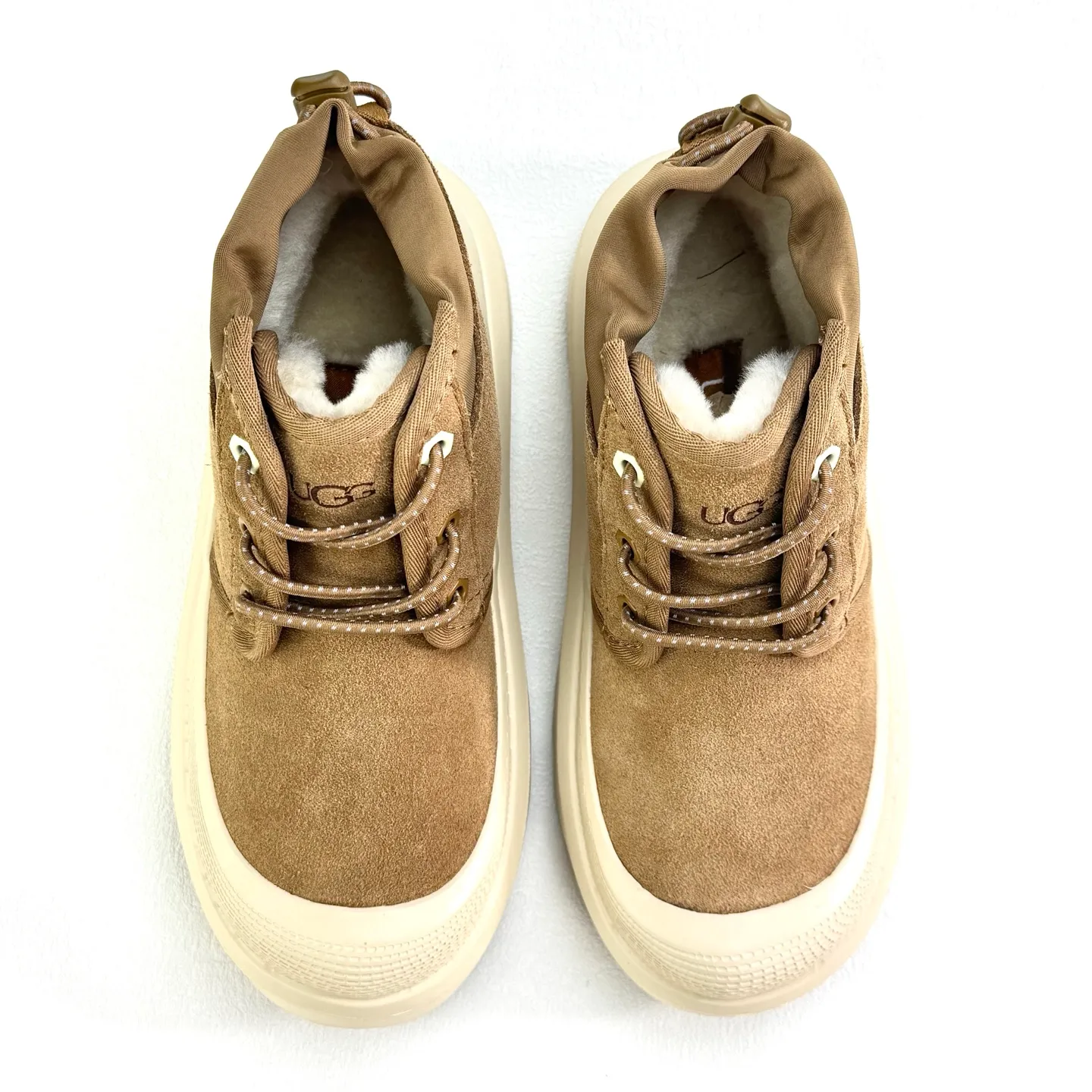 Local 💰600 [Wang Yibo's same style 3991UGG waterproof Tasman high top] The upper is made of high-mercerized cow suede, with fine texture and good gloss, non-currency cow suede! The outsole is made of a combination of injection molding and IP foam (referred to as the original sole). It requires multiple processes and high costs. It is lightweight and feels better on your feet. It is a one-piece, ready-made outsole that is not a currency! Sheep fur lining, warm and skin-friendly size: 35 36 37 38 39 40 41 42 43 44 45